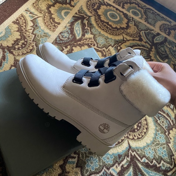 Women’s Size 8 Timberland Boots - Picture 2 of 5